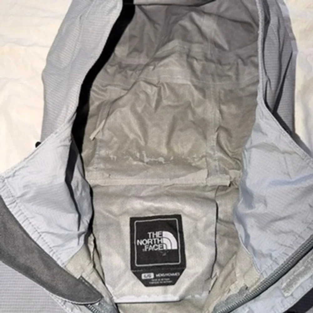 The North Face HyVent 2.5L Ski Jacket Large Mens Grey Waterproof Shell